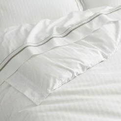 Cambridge Quilt Cover - White Silver